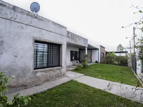 Casa en Venta con 2 cocheras