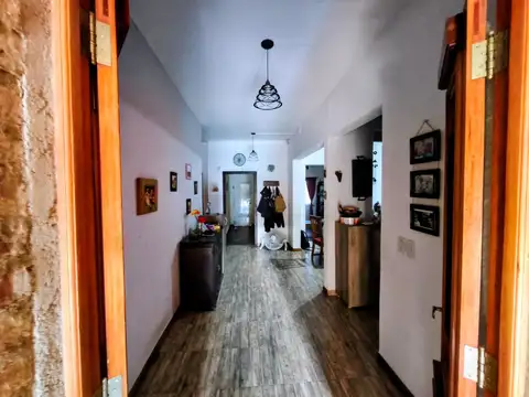 Casa 7 ambientes con 2 baños