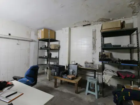 VENTA DEPOSITO CON LOCAL EN LOTE PROPIO EN PARQUE PATRICIOS