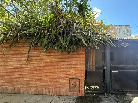 Casa en Venta Acevedo  al 900