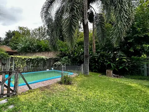 chalet de 4 ambientes, con garaje/ varios autos, fono pileta