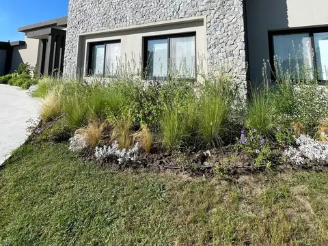 Casa en venta - 6 Dormitorios 4 Baños - Cochera - 2.000Mts2 - San Vicente