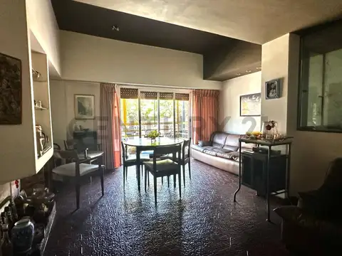 Piso Unico 4 amb. en 2 plantas c/entrada indepte y patio