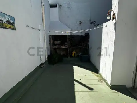 Piso Unico 4 amb. en 2 plantas c/entrada indepte y patio