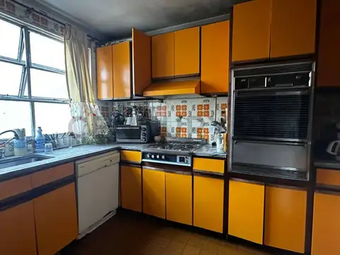 Piso Unico 4 amb. en 2 plantas c/entrada indepte y patio