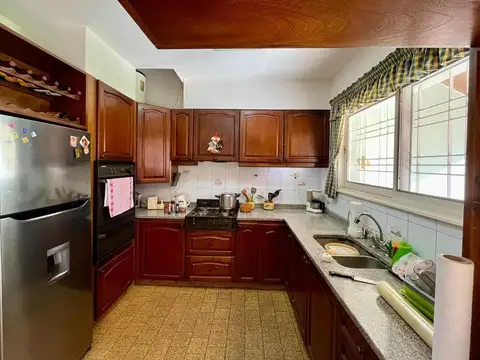 Casa 5 ambientes con 4 baños