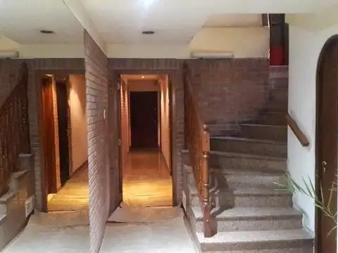 Departamento 3 ambientes contrafrente. Pringles al 1200