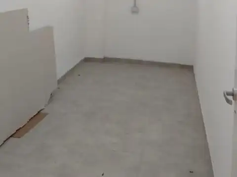 CIPOLLETTI VENDE LOCAL "CENTRICO"