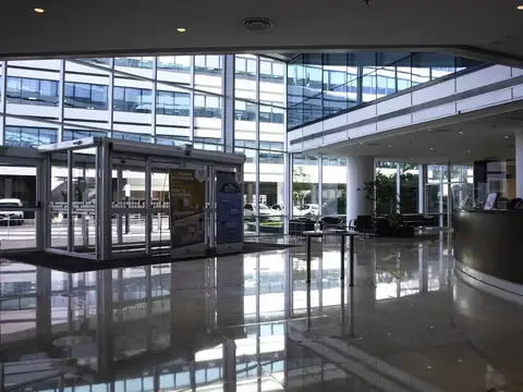 Oficina en Alquiler con 28 cocheras