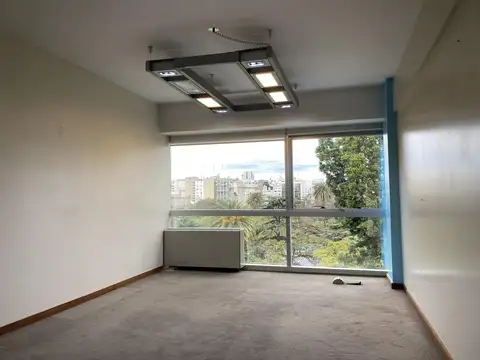 Oficina 5 ambientes con 2 baños