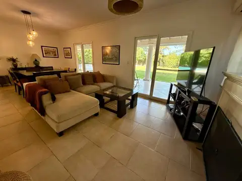 CASA 4 AMBIENTES EN BC LOS JAZMINES PILAR DEL ESTE