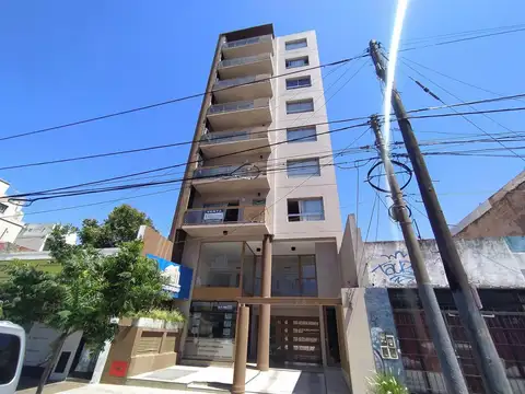 CON RENTA - LOCAL SOBRE AVENIDA COMERCIA