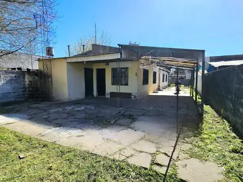 Casa 4 ambientes con 1 baño
