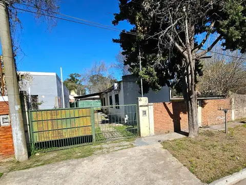 CASA 4 DORMITORIOS BARRIO YAGUARON