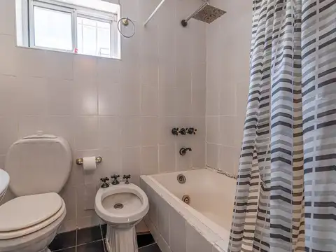 Casa 5 ambientes con 1 baño