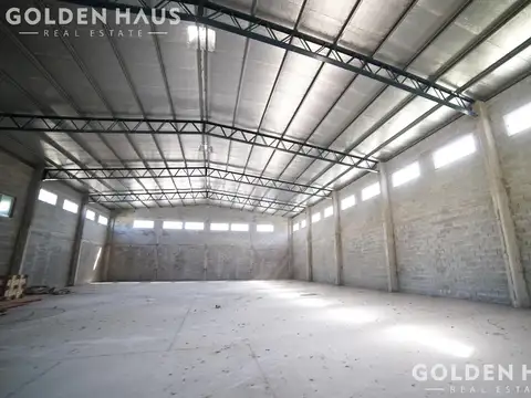 Lote de 7600 m2 en la mejor zona de Paso del Rey con nave industrial a m de Acceso Oeste OPORTUNIDAD