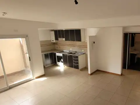 Sarmiento 4600, Piso pb