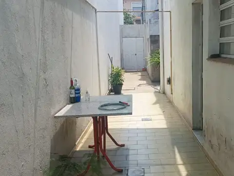 Amplio PH 3 ambientes con patio. Buena ubicacion