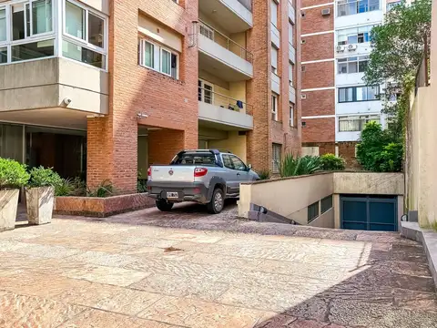 Cochera de 13 m² en Venta en Edificio Laguzzi - Excelente Ubicación en Martínez