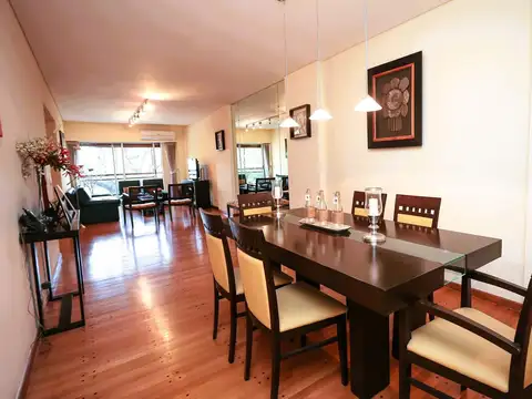 Venta: Piso de 4 ambientes Frente a Plaza Barrientos