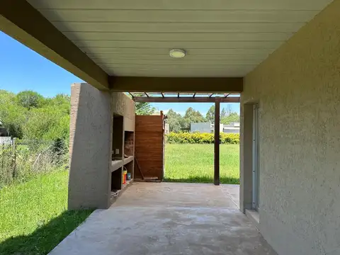 Casa 4 ambientes con 3 baños