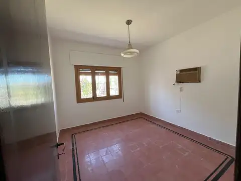 CASA 2 DORMITORIOS + DEPARTAMENTO ALBERDI