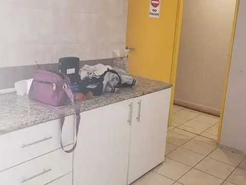 Av. Hipolito Yrigoyen 1400