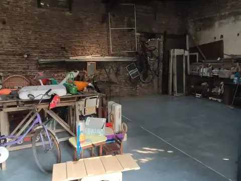 Casa 2 ambientes con local y galpon