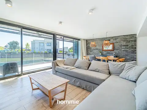 Casa en Alquiler Temporal con 2 cocheras