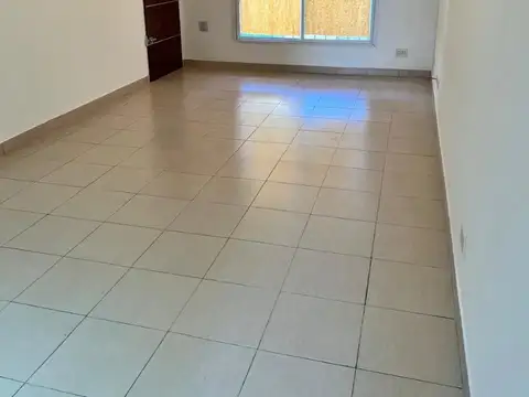 Depto tipo casa 2 amb con parque y cochera