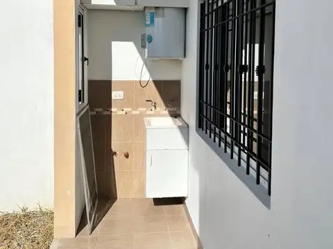Depto Tipo Casa en Venta en Villa Sarmiento, USD 98.000