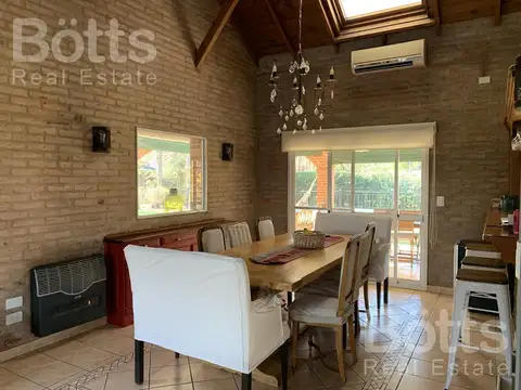 Casa en Venta con 2 cocheras