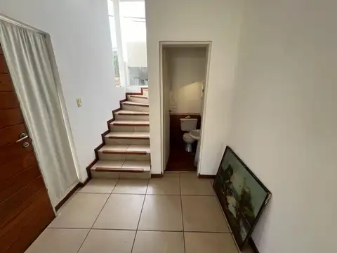 Casa en Alquiler con 2 cocheras