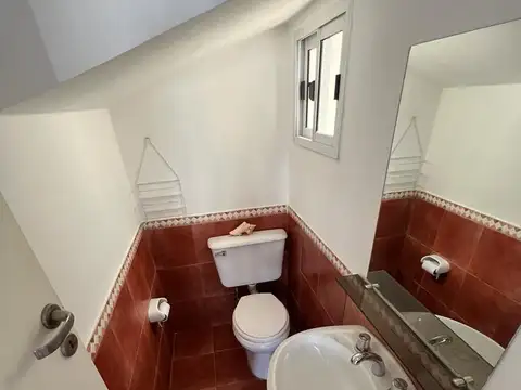 Casa 5 ambientes con 1 baño