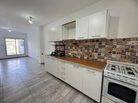 Casa en Alquiler con 1 cochera