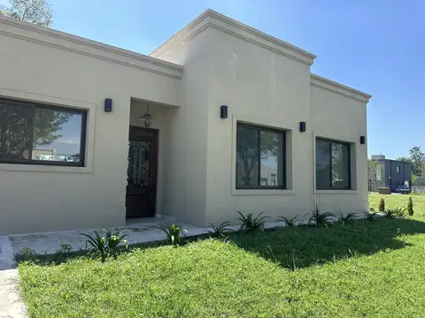 Casa 4 ambientes con 2 baños