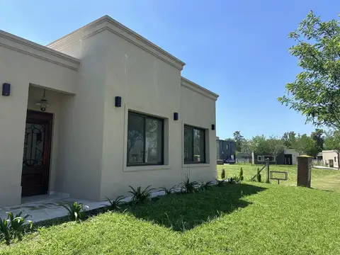 Casa en Venta con 2 cocheras