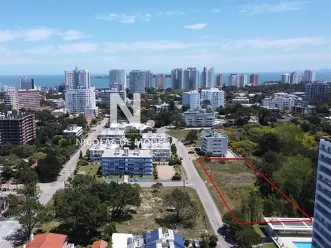 Terreno en Venta 105  mts Frente