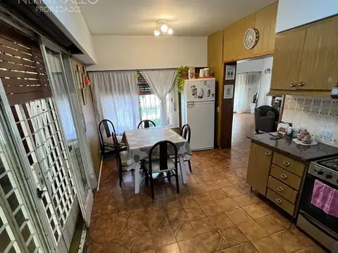 Casa 4 ambientes con 2 baños