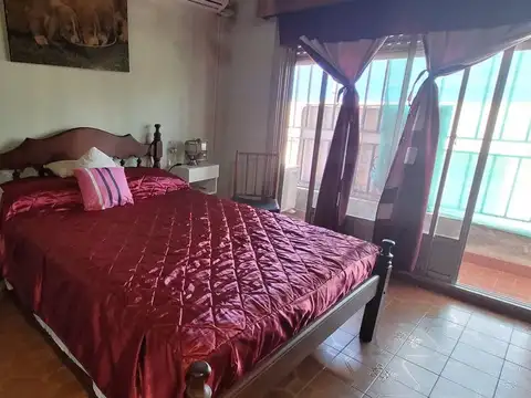 Casa 3 amb arriba con Galpón c/salida a dos calles