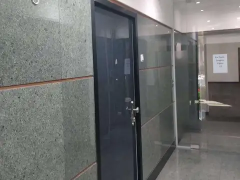 Oficina en Alquiler con 2 cocheras