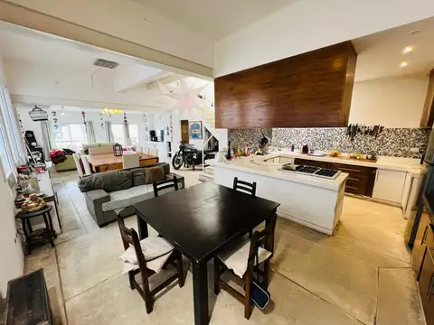 Depto Tipo Casa en Venta de 4 ambientes