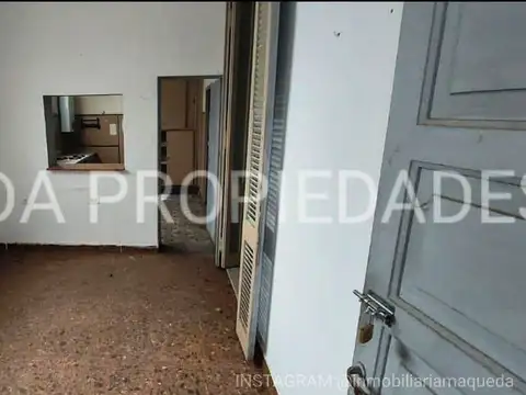 Casa 6 ambientes con 2 baños