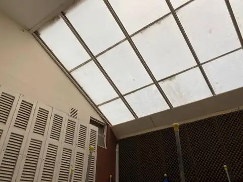 Casa 6 ambientes con 2 baños