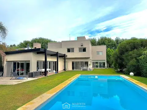 Residencia de Categoría Frente Al Golf en Haras del Sur I