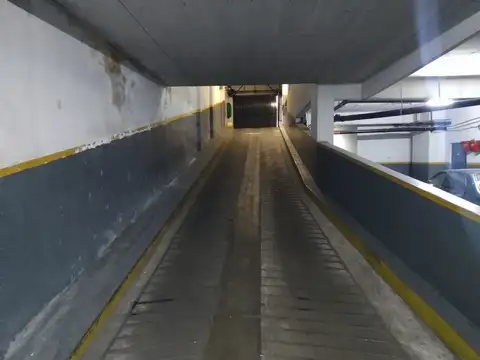 1ER SUBSUELO ,CAPACIDAD PARA DOS AUTOS  MEDIANOS 