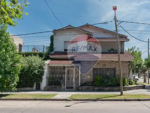 VENTA CASA DE 2 PLANTAS EN GUARANI 2100 EL PALOMAR