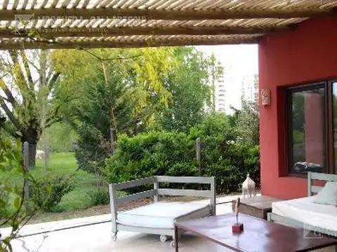 Casa 5 ambientes con 4 baños