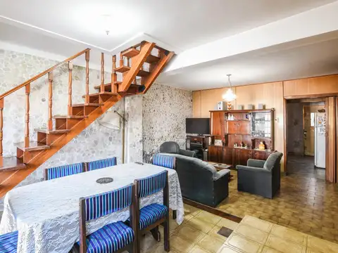 CASA EN ALBERDI 4 DORMITORIOS