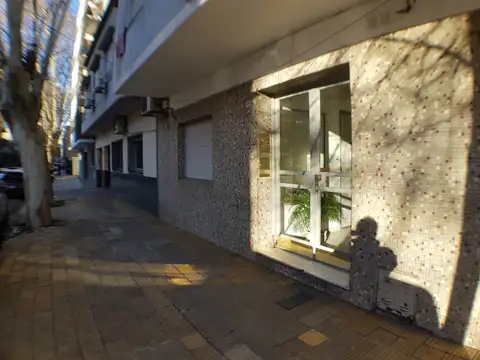 2 amb en pleno centro de Olivos. Al frente. A 1 cuadra de la Av maipu